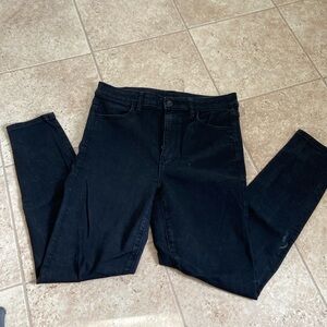 American Eagle Ripped Knee Skinny Jean